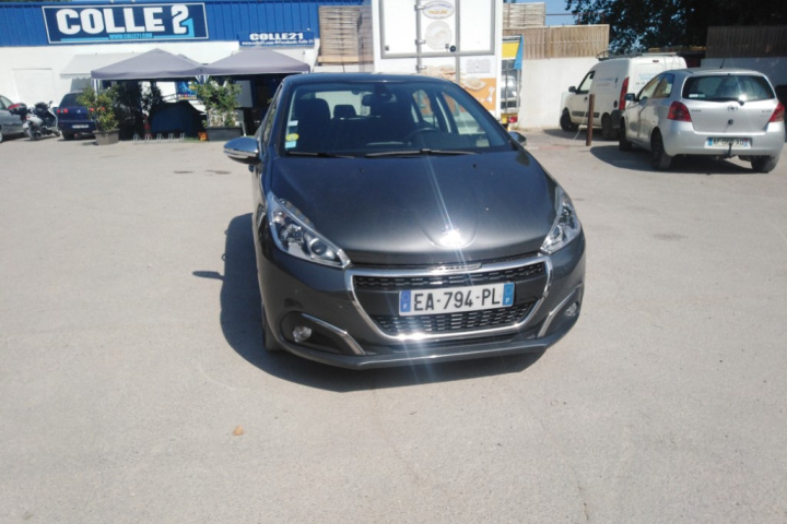 PEUGEOT 208 BUSINESS